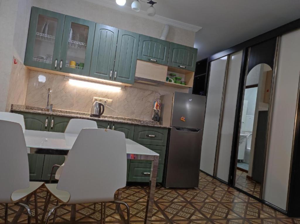 Apartment On Sherif Khimshiashvili Street 15B Батуми Екстериор снимка