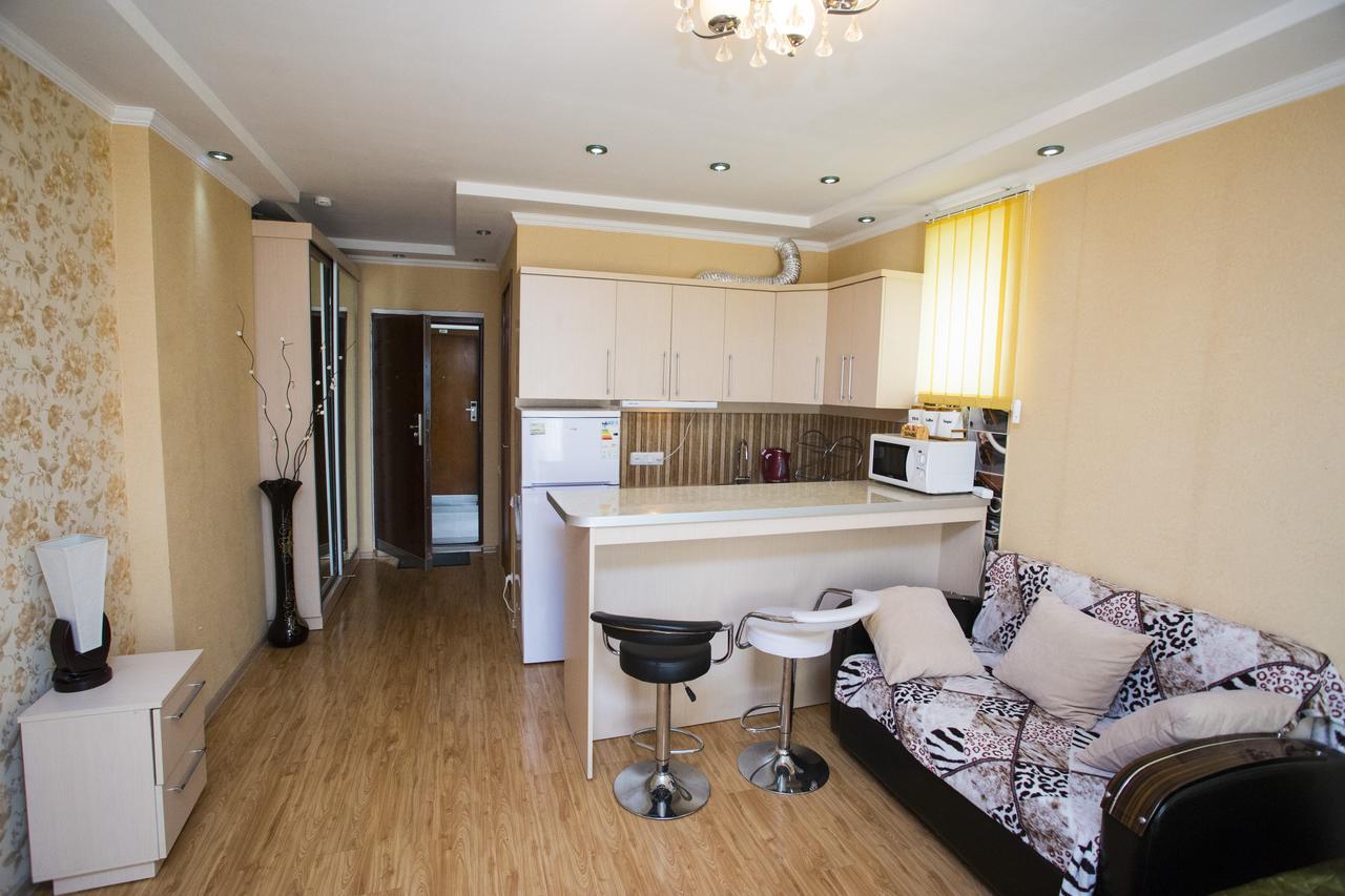 Apartment On Sherif Khimshiashvili Street 15B Батуми Екстериор снимка